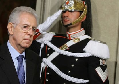 Mario Monti, encargado de formar Gobierno en Italia, tras su reunión con el presidente de la República, Giorgio Napolitano