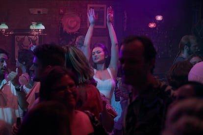 Lola Tung, en un momento de la tercera temporada de 'El verano en que me enamoré'.