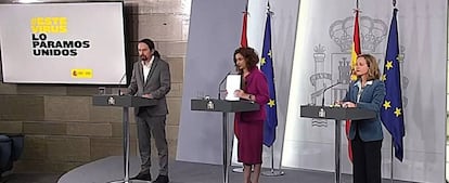 La vicepresidenta de Asuntos Económicos y Transformación Digital, Nadia Calviño (derecha), la portavoz del Gobierno y ministra de Hacienda, María Jesús Montero (centro), y el vicepresidente segundo y ministro de Derechos Sociales y Agenda 2030, Pablo Iglesias, en La Moncloa.