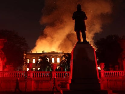 Um incêndio consome o Museu Nacional do Rio de Janeiro