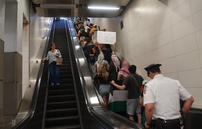 Protesta de estudiantes de la Universidad de la Ciudad de Nueva York (CUNY) en las estaciones del metro, el 19 de septiembre 2024.