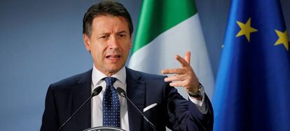 El primer ministro italiano, Giuseppe Conte, ofrece una rueda de prensa tras una reuni&oacute;n del Consejo Europeo.