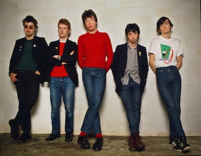 The Undertones en un retrato de grupo en Amsterdam, Países Bajos, 1978. De izquierda a derecha: Damian O'Neill, Billy Doherty, Michael Bradley, John O'Neill, y Feargal Sharkey.