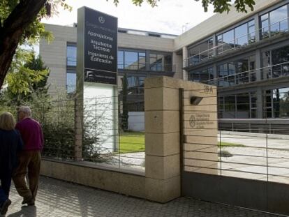 Fachada del Colegio Oficial de Arquitectos t&eacute;cnicos de Sevilla.