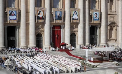 Irmã Dulce é canonizada no Vaticano.