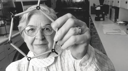 Os livros deveriam mencionar mulheres como a química Stephanie Kwolek, criadora da fibra Kevlar.