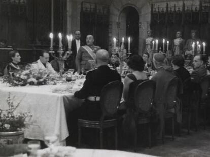 Franco en el sopar de gala en el Sal&oacute; de Cent en gener de 1942