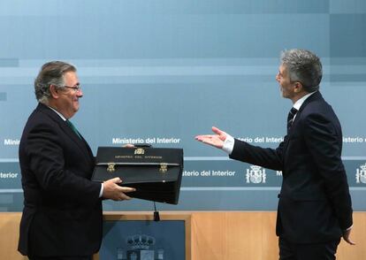 El exministro del Interior Juan Ignacio Zoido, durante el traspaso de cartera al nuevo ministro Fernando Grande-Marlaska, en el Ministerio del Interior en Madrid.