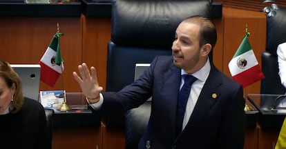 Senator and PAN leader Marko Cortés speaks during the session.