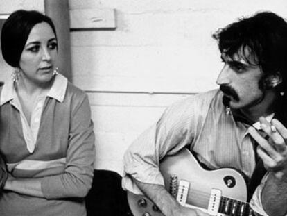 Pauline Butcher con Frank Zappa. 