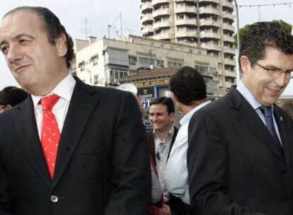 José Joaquin Ripoll, a la izquierda, y Manuel Pérez Fenoll, en un acto en Benidorm, donde el segundo es alcalde.