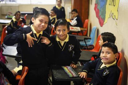 Estudiantes de una de las pocas escuela de Oaxaca donde s&iacute; hubo clases.