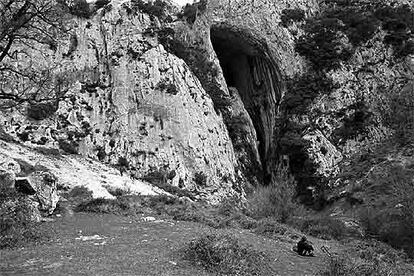 Cueva de La Leze en el parque de Aizkorri-Aratz junto a la que se encuentra el yacimiento de calcita.