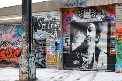 5pointz es un recinto de unos 1.900 metros en Queens, Nueva York, donde se reúnen miles de grafitis como este de Serge Gainsbourg.