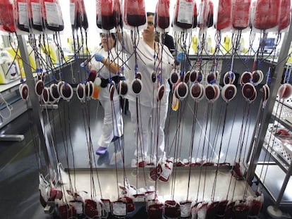 Bolsas de sangre en un centro de donaciones.