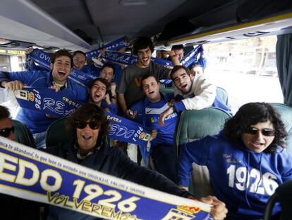 Members of the Pe&ntilde;a Azul Oviedo fan club on their way to last weekend&rsquo;s match against Atl&eacute;tico Madrid B. 