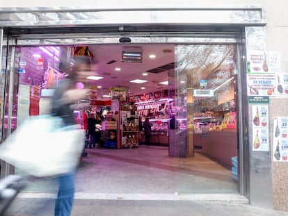 Un pequeño supermercado en Madrid.