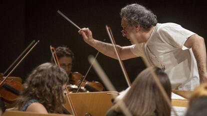 Josep Pons, en un ensayo con la Orquesta Nacional el martes en Madrid