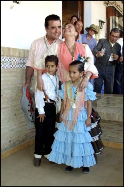 Rocío Jurado, José Ortega Cano y sus hijos Gloria Camila y José Fernando.