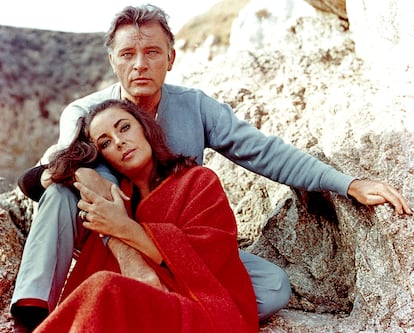 Elizabeth Taylor and Richard Burton on the set of 'The Sandpiper' in 1965. The couple got married and divorced twice.