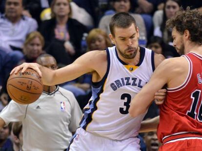 Els germans Gasol, en un partit d'aquesta temporada.