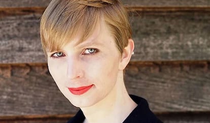Chelsea Manning, en la primera fotografía que subió, en mayo, como mujer