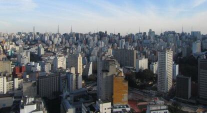 Vista de S&atilde;o Paulo de um edif&iacute;cio no centro.