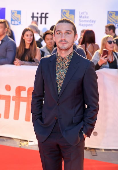 <strong>Shia LaBeouf.</strong>“He estado luchando con la adicción durante demasiado tiempo y estoy tomando medidas para asegurar mi sobriedad y espero que pueda ser perdonado por mis errores", dijo el actor Shia LaBeouf en un comunicado de prensa donde habló de sus adicciones. “Gente a la que respeto, personas con las que siempre he querido trabajar, me miraron a los ojos y me dijeron: 'La vida es demasiado corta para gastarla en eso!”, comentó. “El alcohol o cualquiera de esos vicios te vuelven loco. No puedo jugar con nada de eso. Tengo que mantener mi cabeza despejada”, dijo.