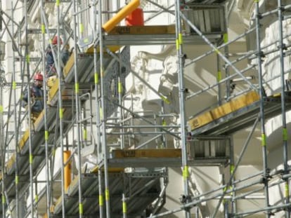 Imagen de la rehabilitaci&oacute;n de una fachada en un edificio de Madrid.