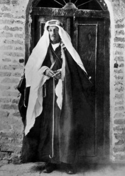 John Bagot, 'Glubb Pachá', en una de las escasas ocasiones en las que se vistió de beduino.
