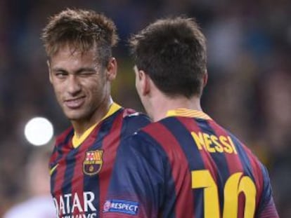 Neymar y Messi en el partido que enfrentó al Barcelona con el Milan.