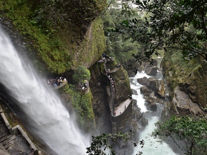 Vista de la cascada Pailón del Diablo, cerca de la ciudad de Baños, en la provincia de Tungurahua (Ecuador).