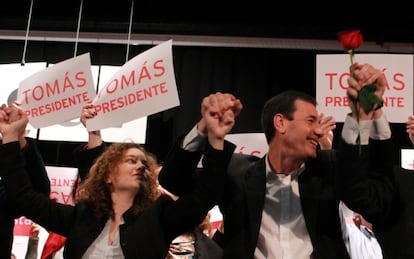 Eva Matarín, secretaria de Inmigración del PSOE, Tomás Gómez y Antonio Miguel Carmona, en la Convención Autonómica de los socialistas madrileños.