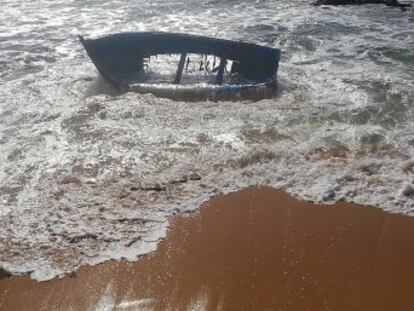 Los efectivos de emergencias encuentran los cadáveres de 4 personas en la costa de Cádiz y de otras 13 cerca de Melilla