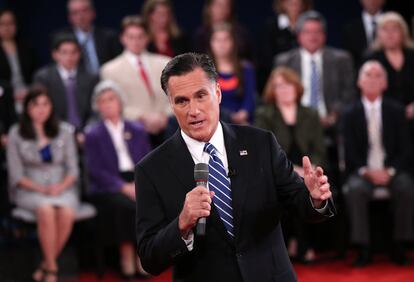 Mitt Romney interviene en el segundo debate presidencial celebrado en la Universidad de Hofstra.