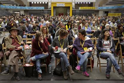 Un momento de la asamblea de la CUP en la que se ha votado la participaci&oacute;n en las elecciones del 21-D. 