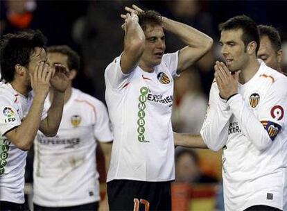 Silva, Joaquín y Marchena se desesperan tras el penalti cometido por el andaluz