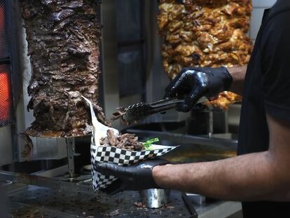 29-04-24. (DVD 1211).  Restaurante Jekes Kebabs, especializado en kebabs gourmet, en Madrid.
 Jaime Villanueva/El País