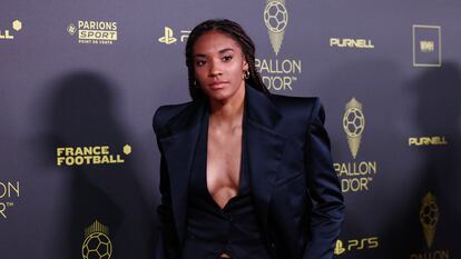 Salma Paralluelo, a su llegada a la gala del Balón de Oro.