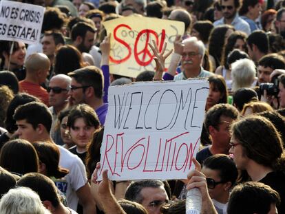 Manifestantes del 15-M en la Puerta del Sol el 21 de mayo de 2011.
