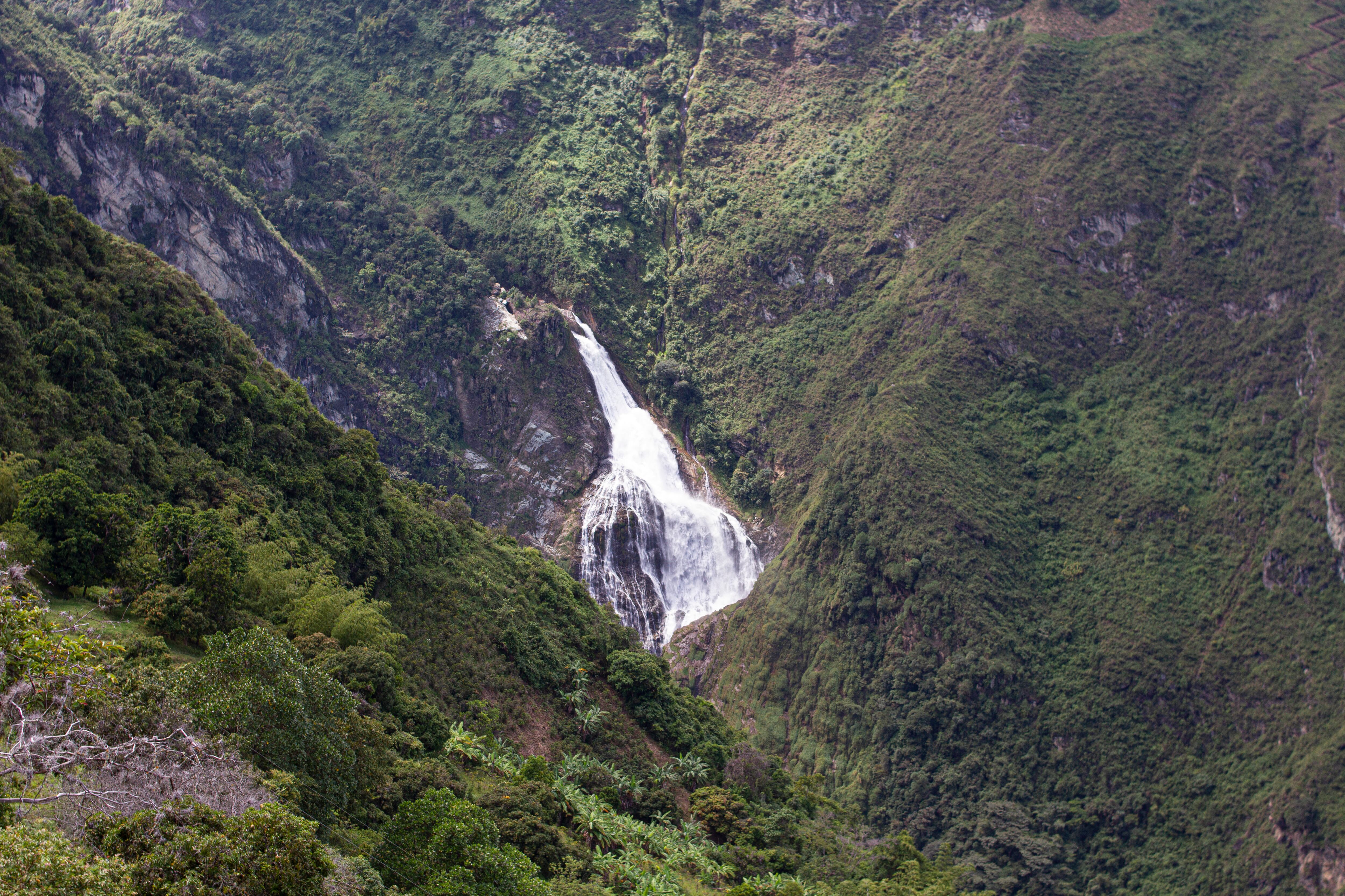 Una cascada en la reserva natural.