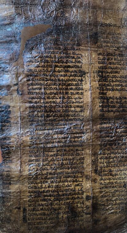 Fragmento, en piel de cabrito, del siglo XIV, de un texto del Levítico, uno de los libros del Antiguo Testamento que forma parte de la Torá.