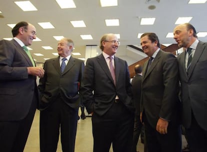 De izda. a dcha.: Ignacio Sánchez Galán, presidente de Iberdrola; Salvador Gabarró, presidente de Gas Natural; Antonio Brufau, presidente de Repsol; Borja Prado, presidente de Endesa, y Javier Monzón, presidente de Indra.