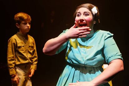 Momento de la obra 'Postales para un niño', que se puede ver en Teatros Luchana.