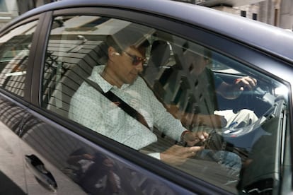 Pedro Sánchez, saliendo del Congreso de los diputados.