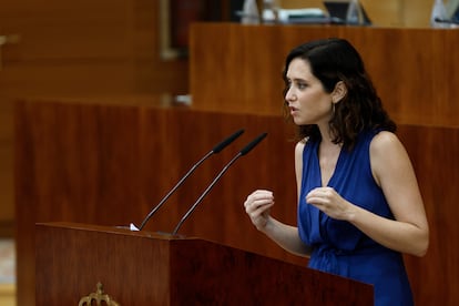 La presidenta de la Comunidad de Madrid, Isabel Díaz Ayuso, interviene durante el pleno celebrado este jueves en la Asamblea de Madrid.
