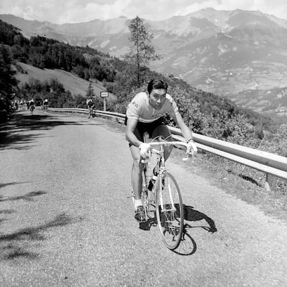 El ciclista belga Eddy Merckx durante el Tour de Francia de 1969, edición que ganó.