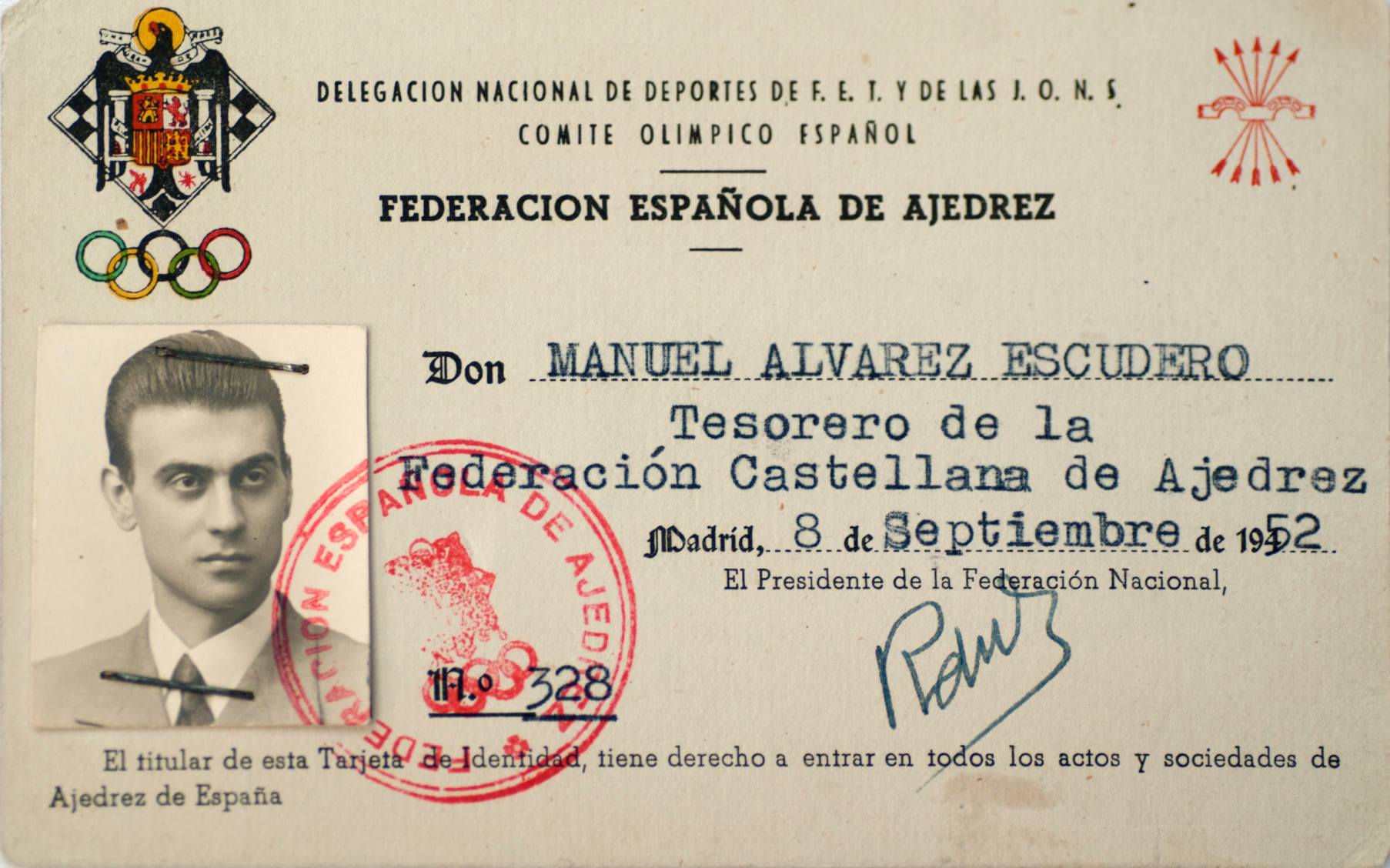 Todas las partidas son la penúltima para don Manuel, el ajedrecista de 105 años