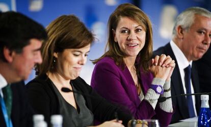 Dolores de Cospedal y Soraya Sáenz de Santamaría en la Interparlamentaria del PP.
