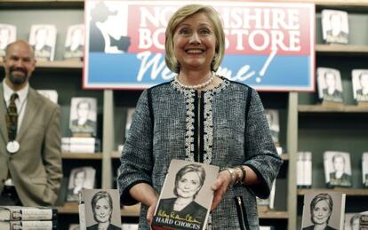 Hillary Clinton durante la promoción de sus memorias, "Decisiones Difíciles"